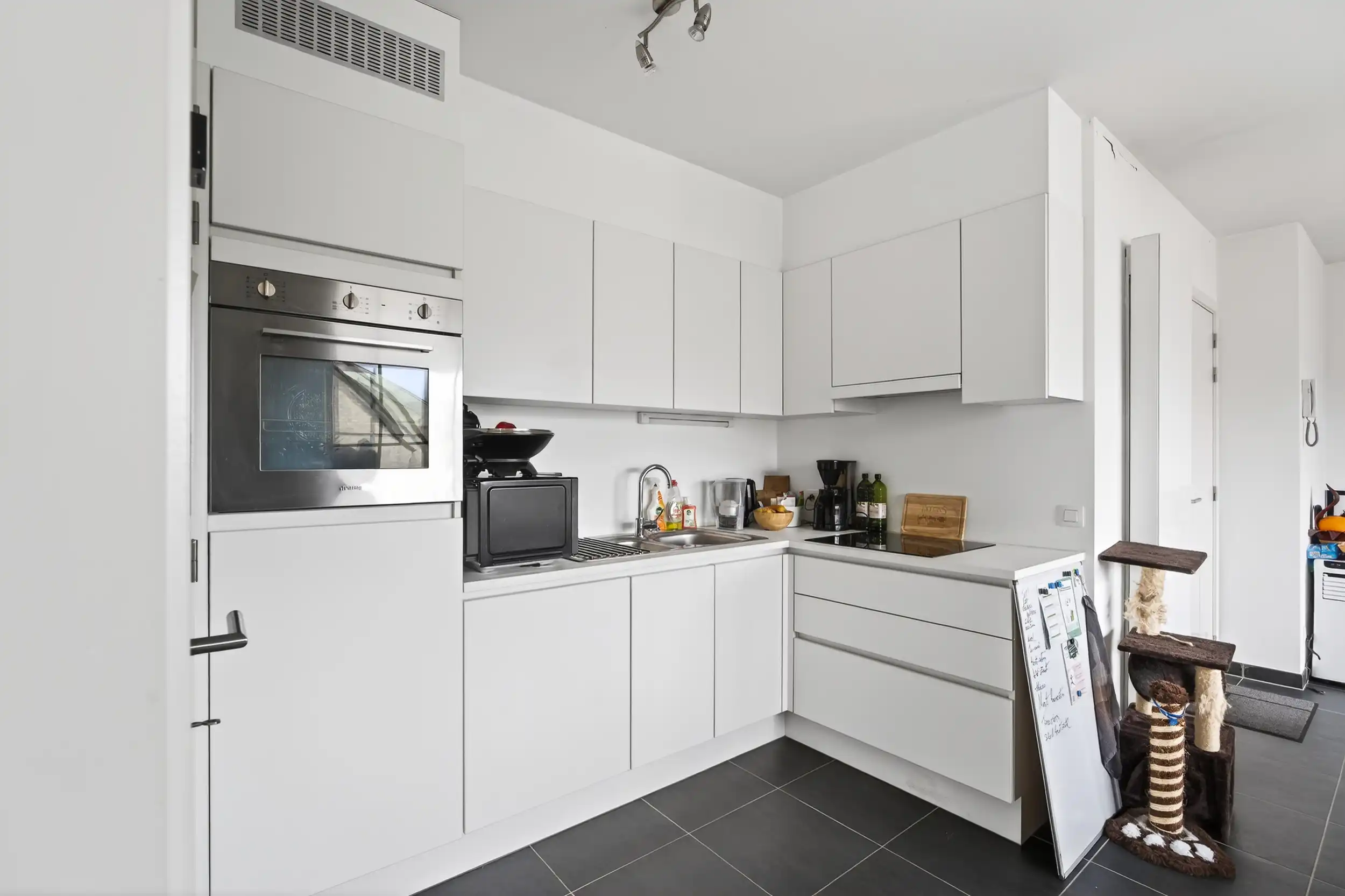 Lichtrijk appartement op centrale ligging te Dikkelvenne foto 6