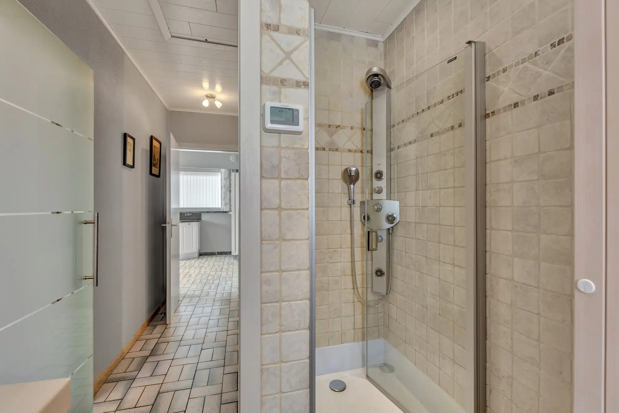 UNIEKE BUITENKANS! Instapklare bungalow met loods/bouwgrond foto 22