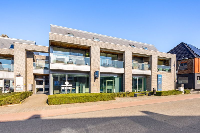 Ruim appartement met 2 slaapkamers, terras, autostaanplaats en berging foto 3