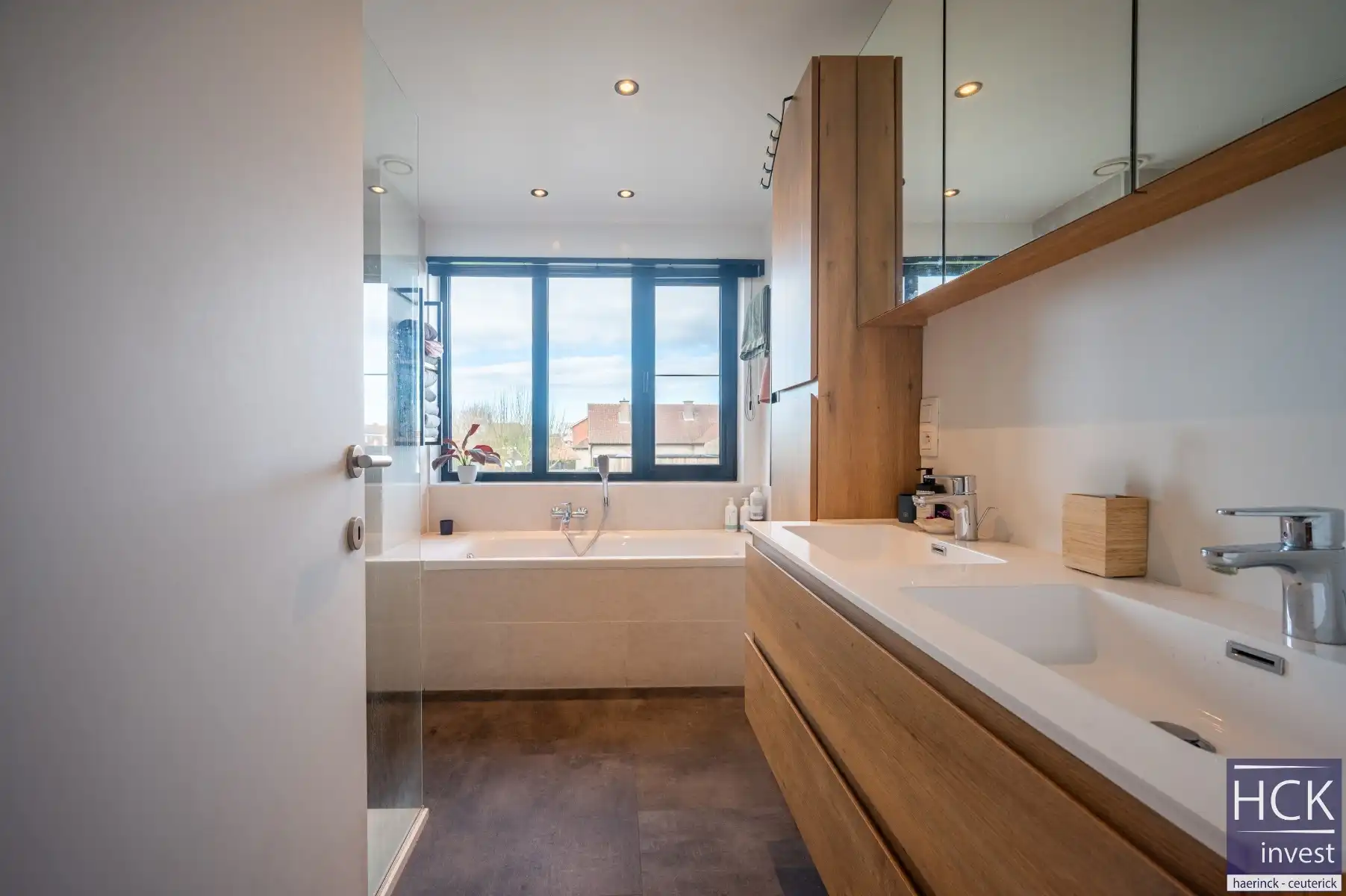 WAREGEM - Instapklare woning met 4 SLPK, mét uitweg én garage! foto 20