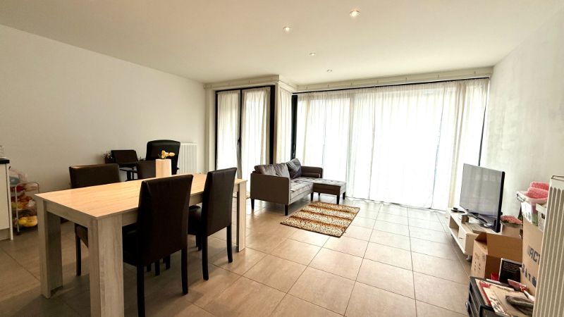 Centraal gelegen, modern appartement met 2 slaapkamers en terras foto 3