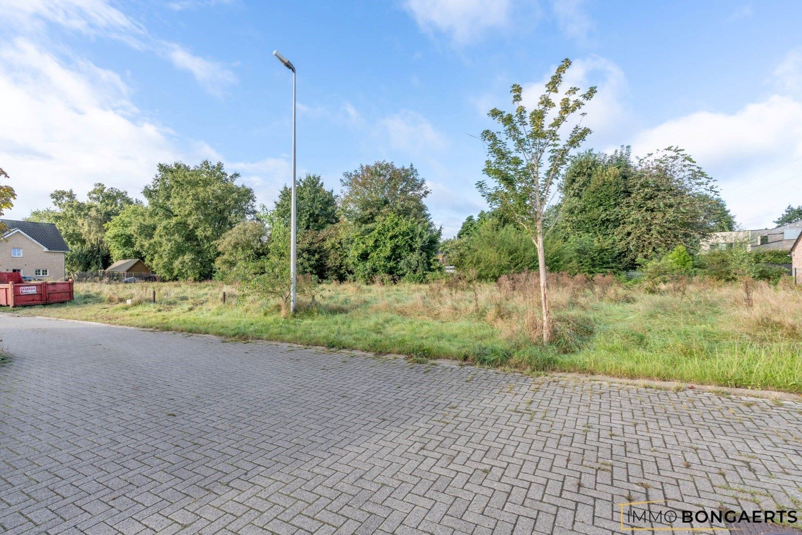 Halfopen bouwgrond op een rustige locatie foto 3