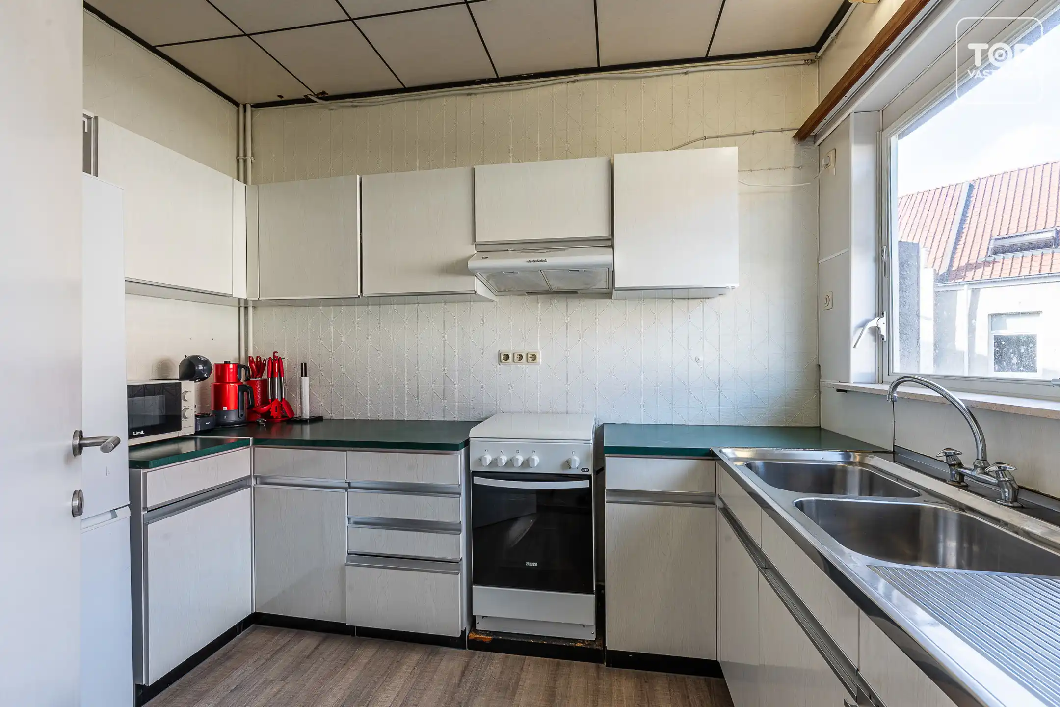 Instapklare woning met magazijn foto 14