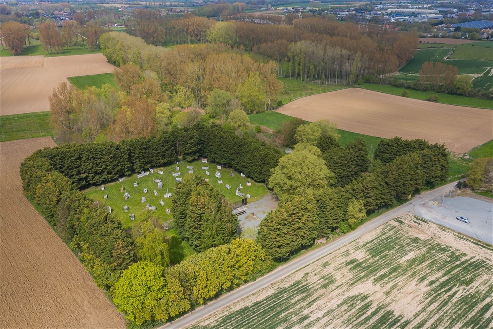 Het perceel is gelegen in de Molendreef te Geraardsbergen foto 2