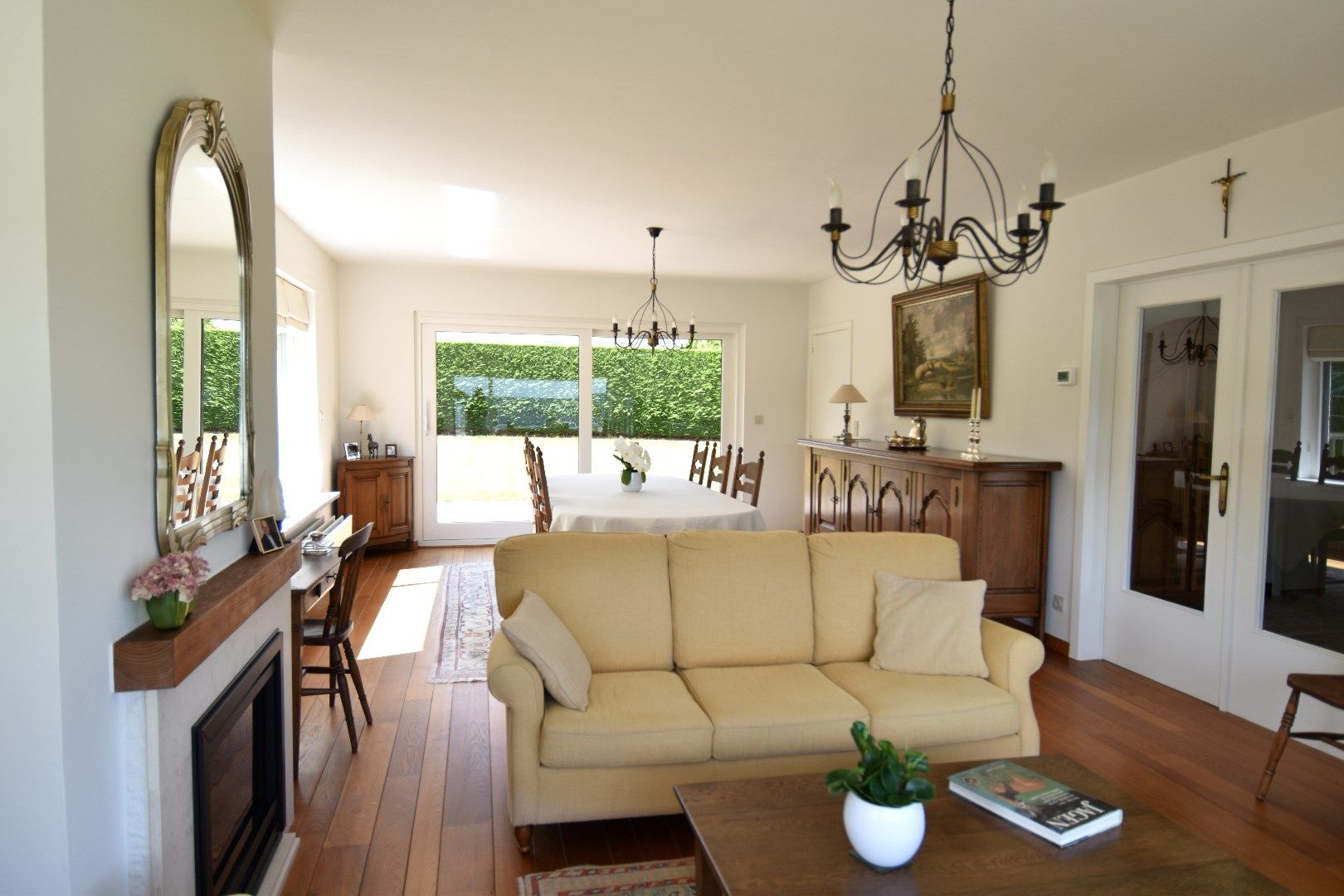 Instapklare bungalow met prachtige tuin en dubbele garage te koop in Bellegem foto 2