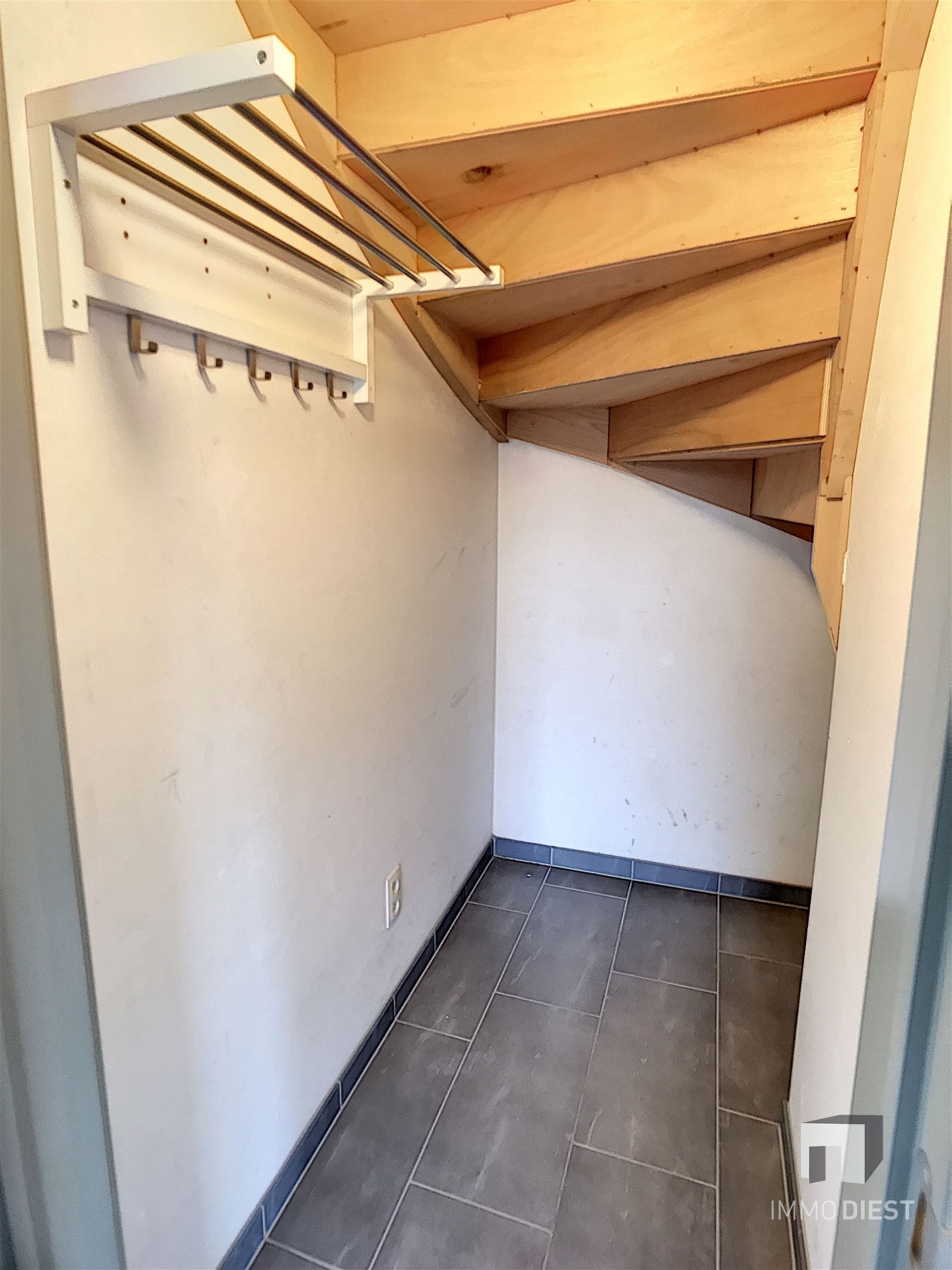 met 3 slaapkamers en tuintje foto 7