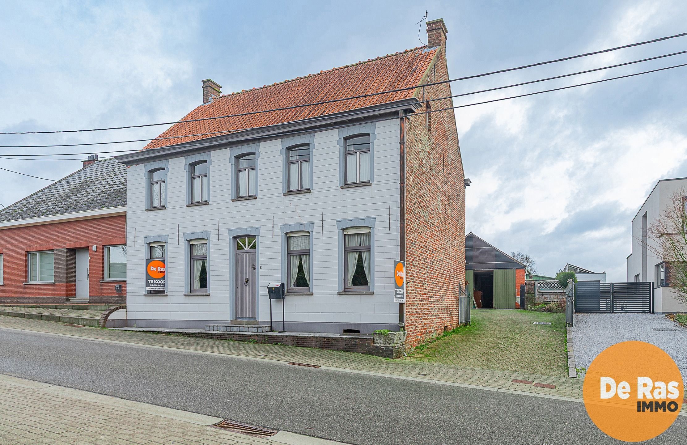 ROZEBEKE – Karakteristieke burgerwoning met loods