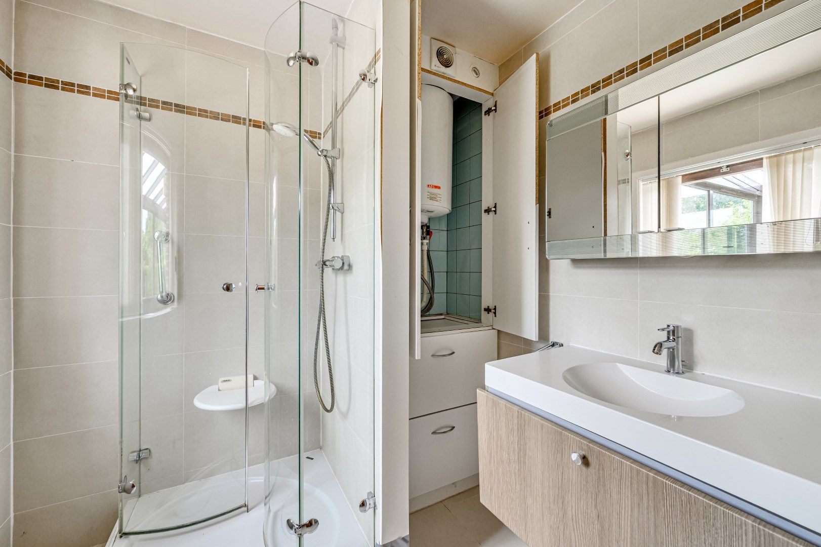 Te renoveren villa met idyllisch zicht op akker en boomgaard met INSTELPRIJS foto 8