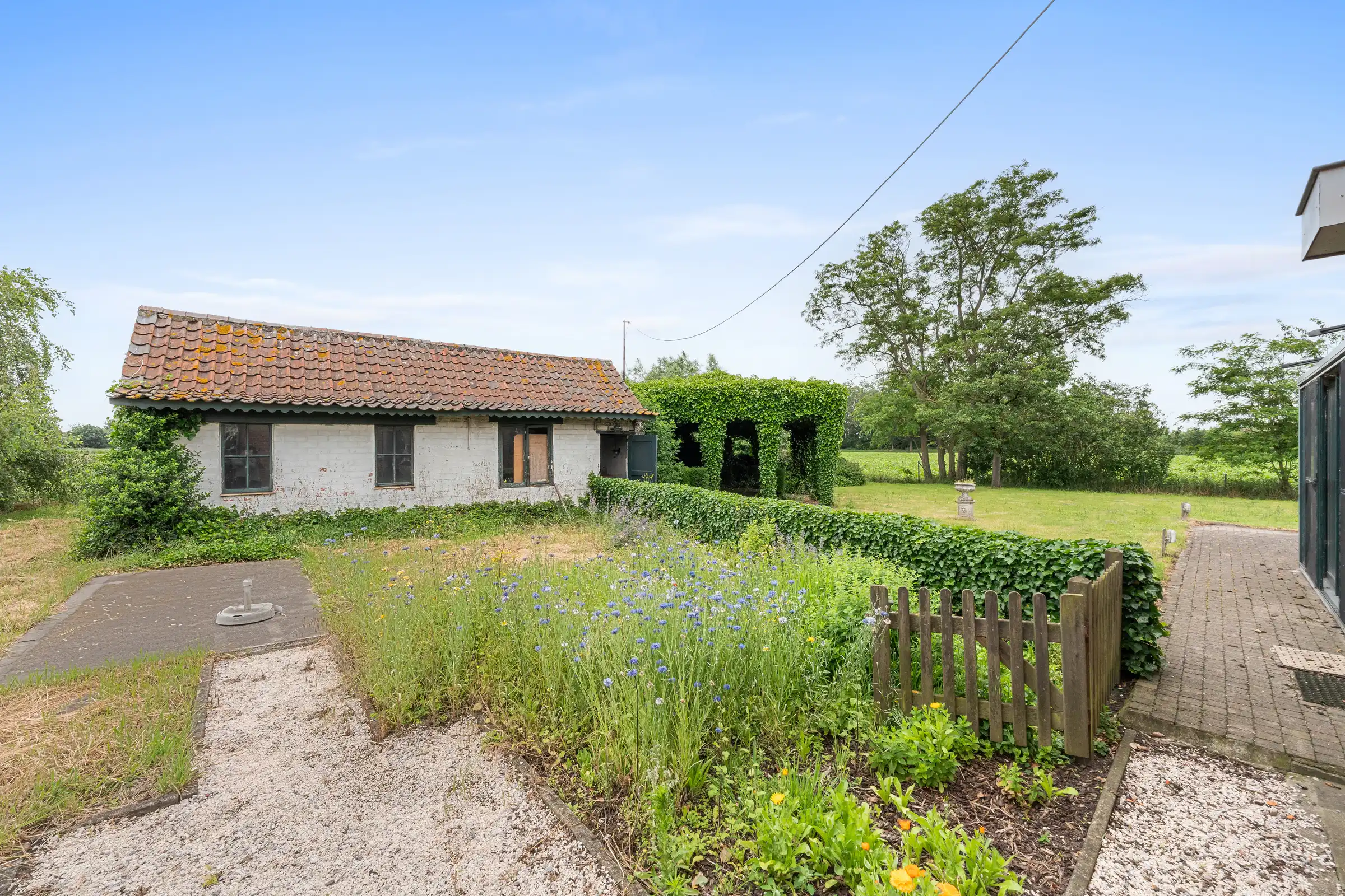 Unieke landwoning met schuur te koop op 6.810m² foto 12