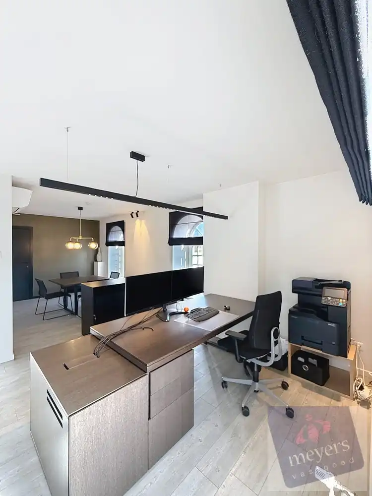 Veelzijdig commercieel pand met 14 parkeerplaatsen op topligging in Hasselt foto 15