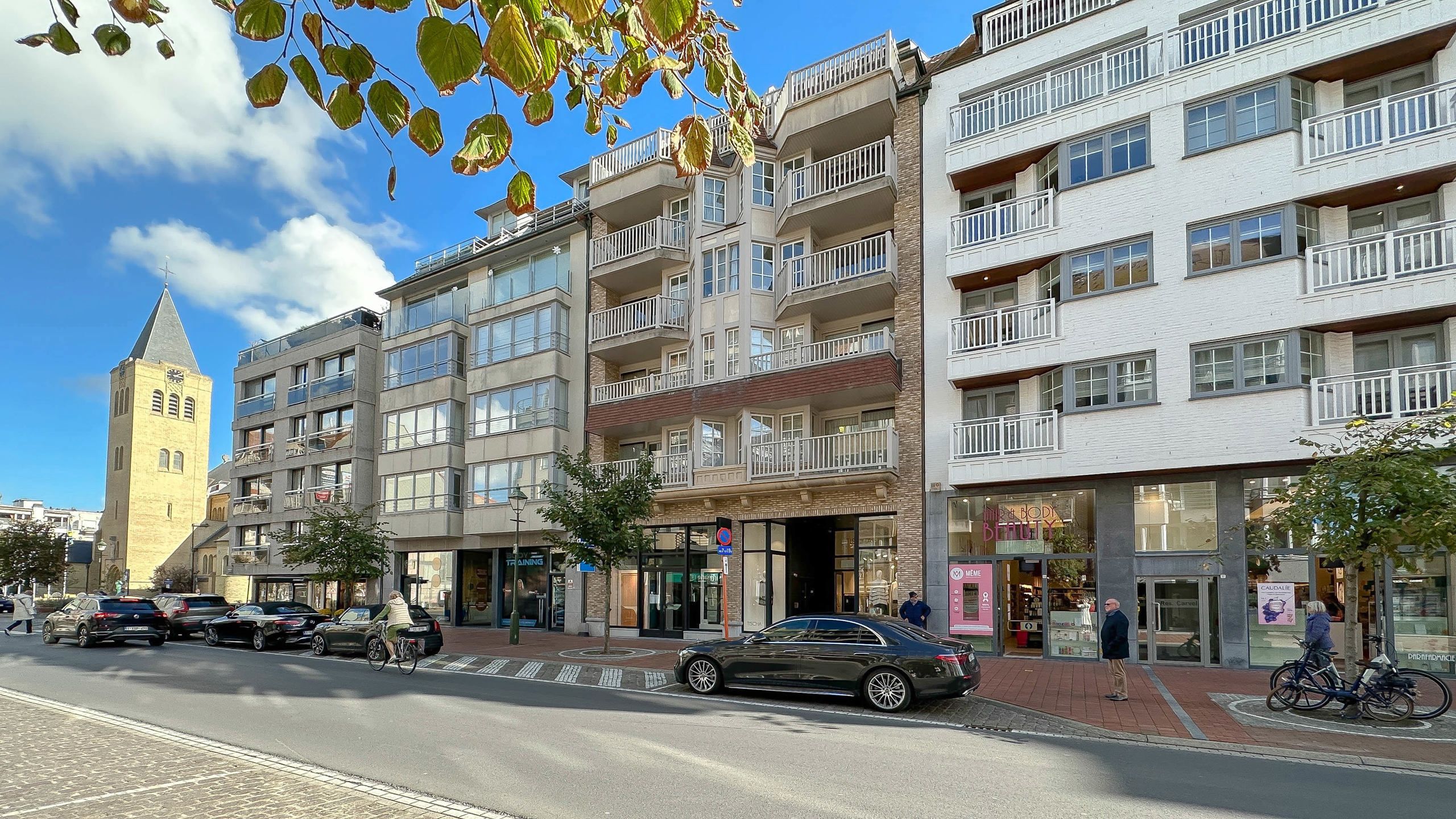 Stijlvol gerenoveerd duplexappartement / centrum van Knokke. foto 2