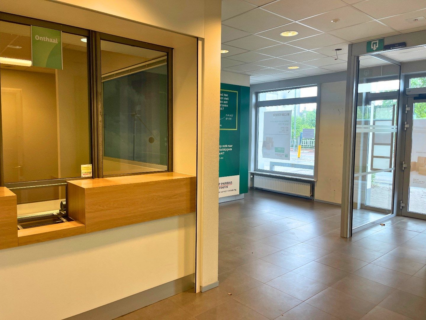 Kantoorgebouw 482m² op 3a85ca met tuin en garage op commerciële topligging foto 2