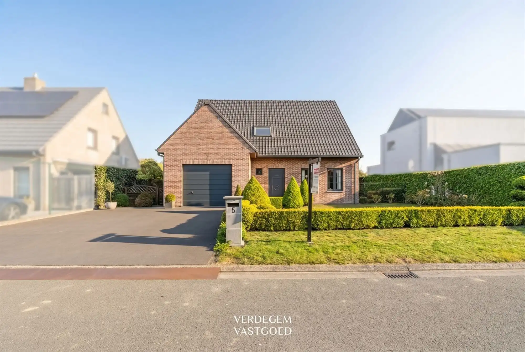 Rustig wonen in een heerlijk polderdorp: knappe woning met 3 slaapkamers foto {{pictureIndex}}