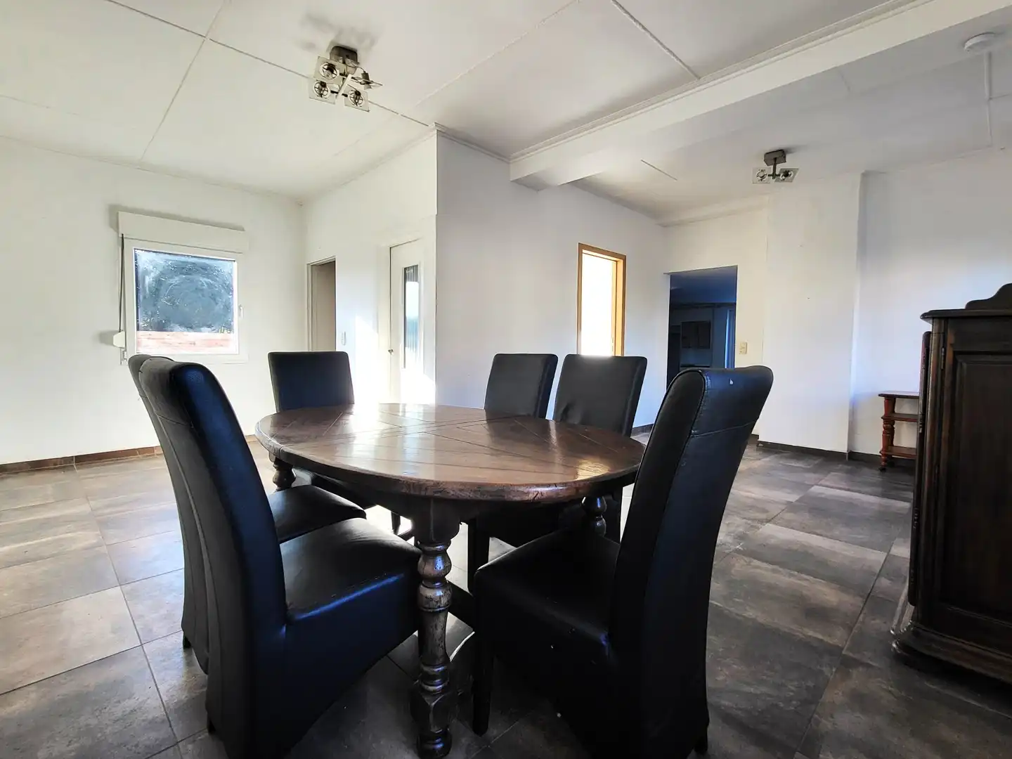 Halfopen bebouwing met 3 slaapkamers en zonnig tuintje in rustige dorpskern. foto 7