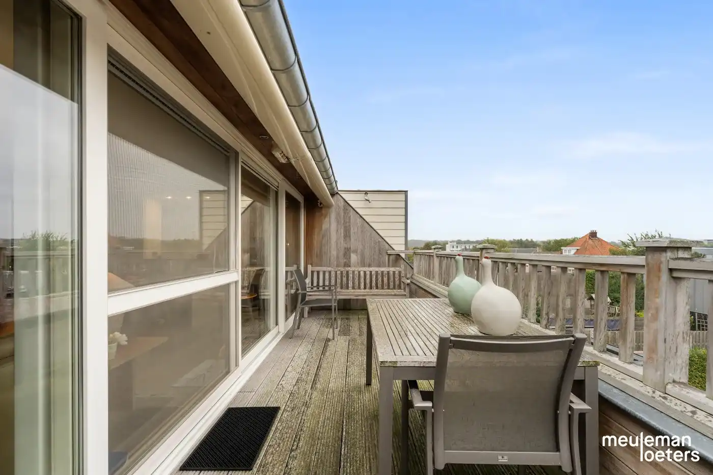 Riant en instapklaar duplexappartement met zéér ruime garagebox in centrum  foto 2
