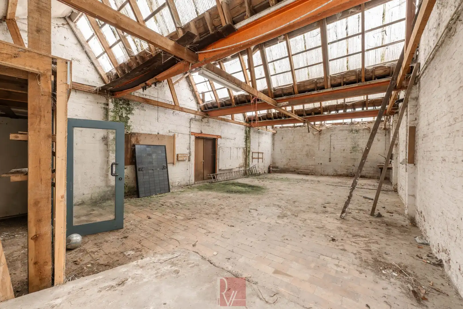 Woning met loods foto 15