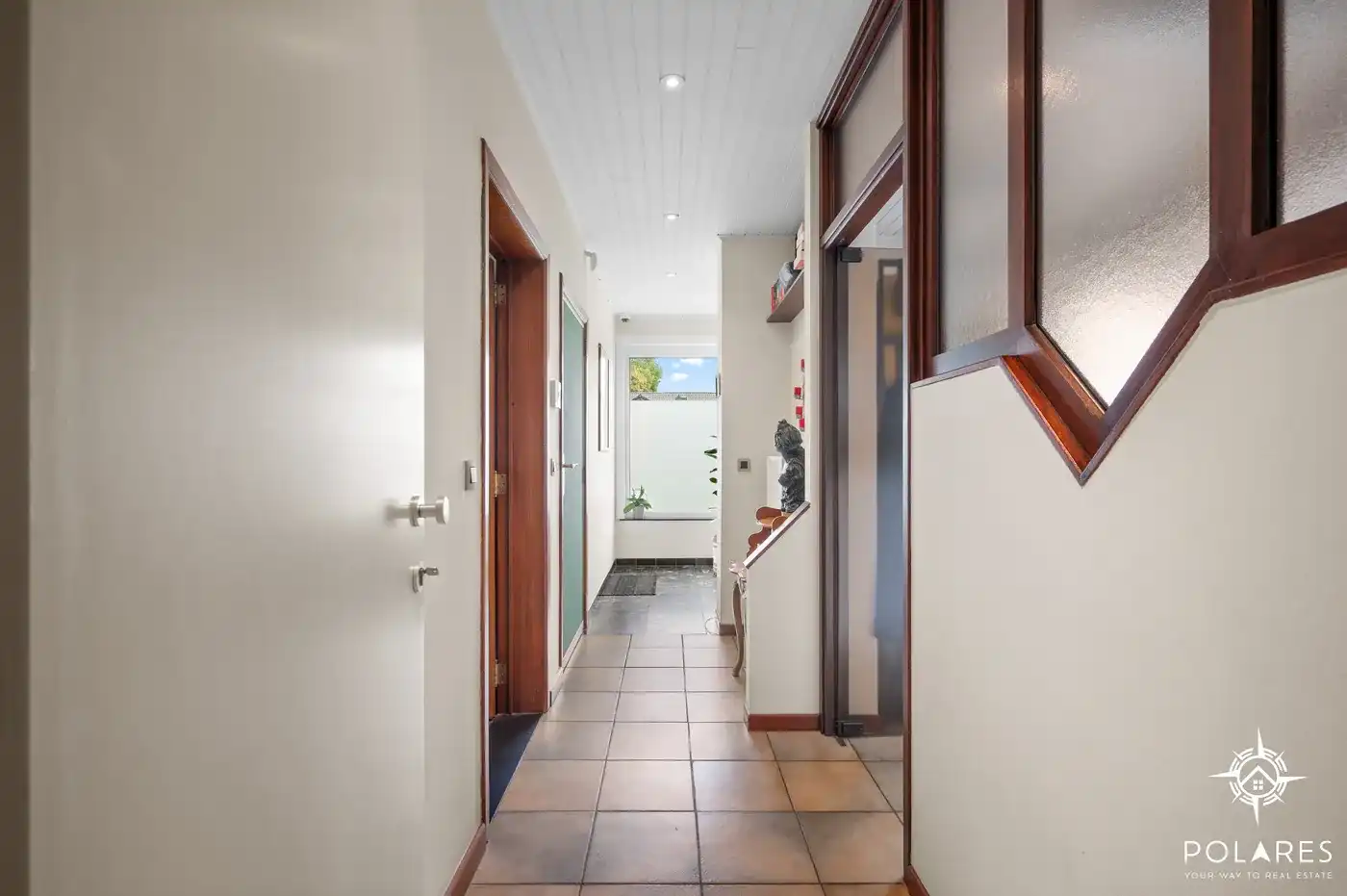 Ruime woning met 4 slaapkamers en mogelijkheden voor thuiskantoor of vrij beroep . foto 10
