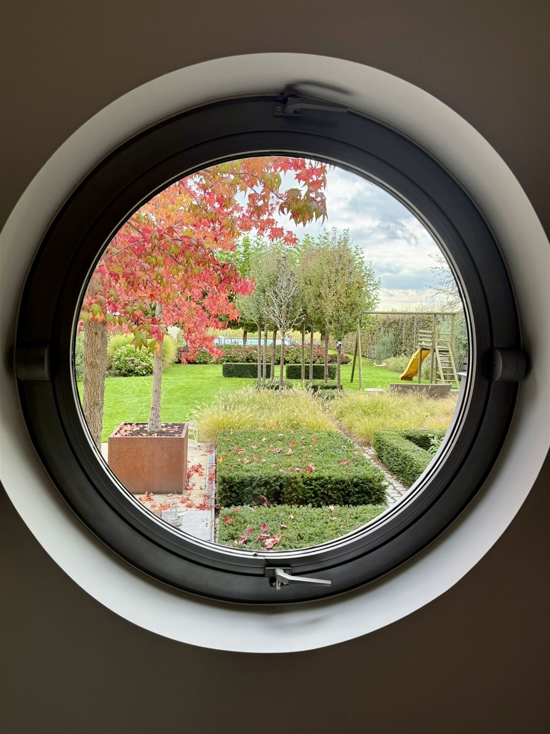 Hoogwaardig afgewerkte herenwoning met zicht op groen en volledige privacy in het hart van Bottelare. foto 34