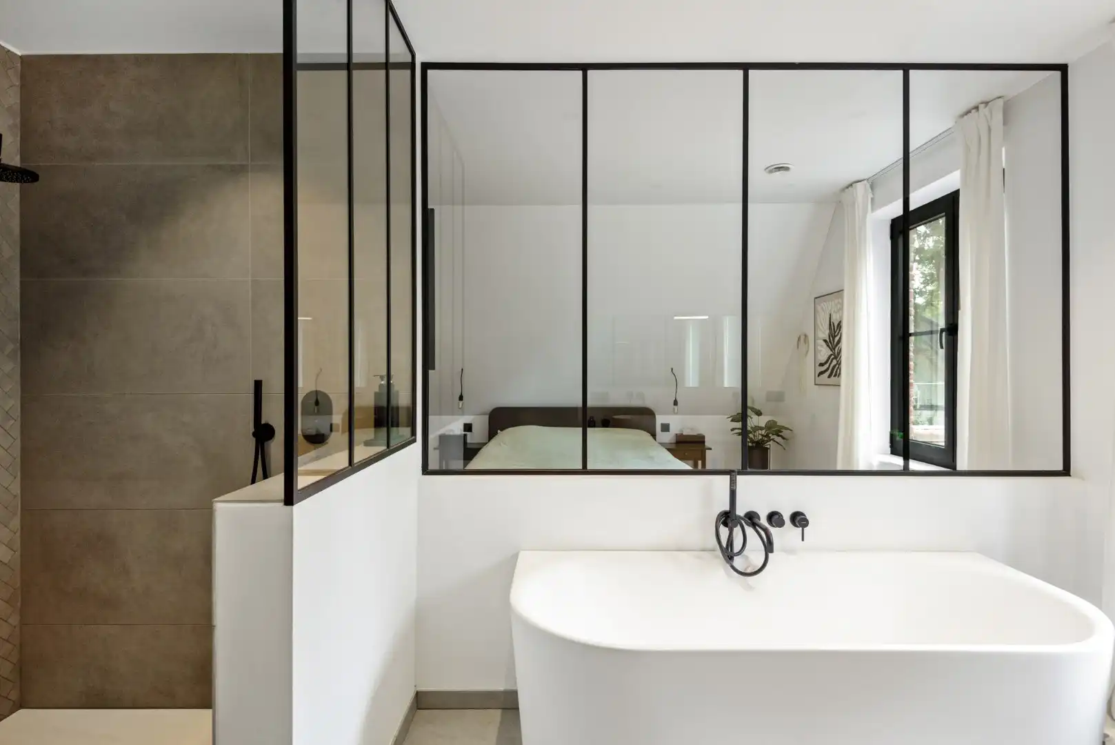 Stijlvolle villa met zwembad en royale garage/loods op toplocatie in Brasschaat foto 14