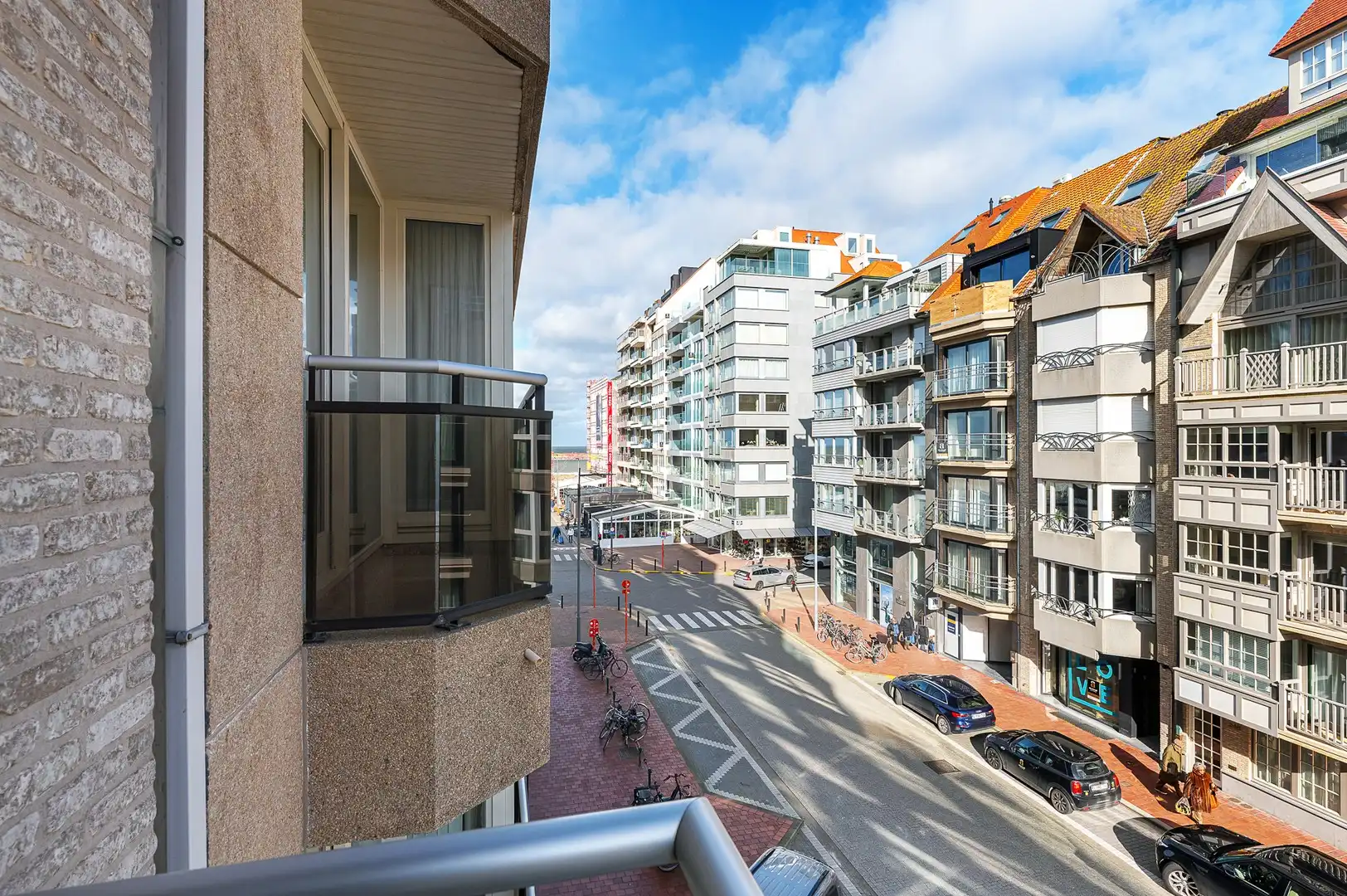 Instapklaar appartement met twee slaapkamers vlak bij zee en het Rubensplein. foto 4