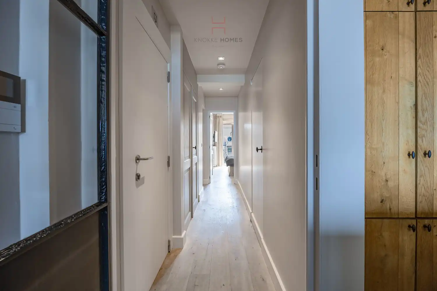 Ruim twee- slaapkamerappartement met frontaal zeezicht foto 10