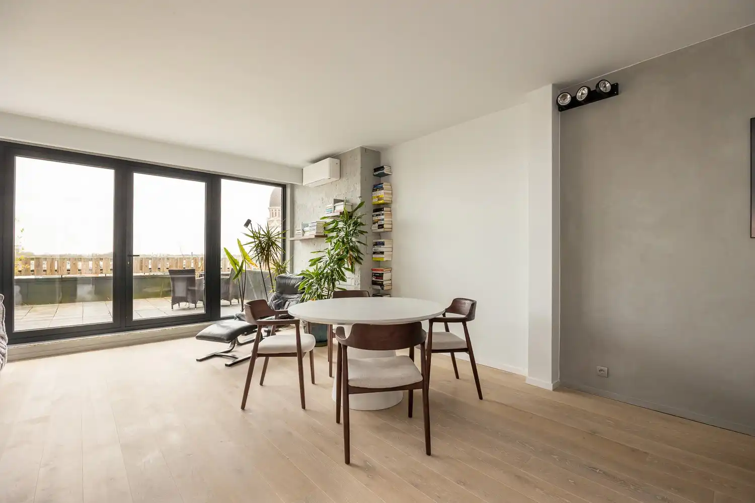 Lumineuze penthouse met giga-terras op absolute toplocatie op 't Zuid te Antwerpen! foto 13