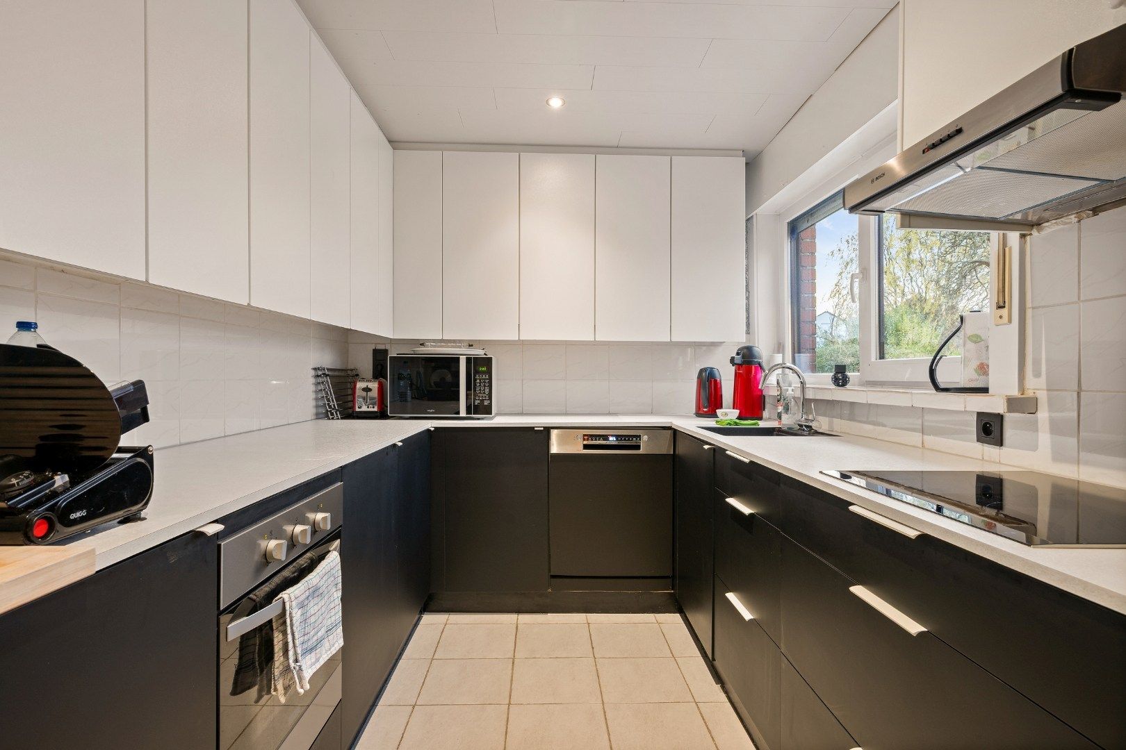 Instapklare halfopen woning met 5 slaapkamers, zonnige tuin en garage in Roeselare foto 7