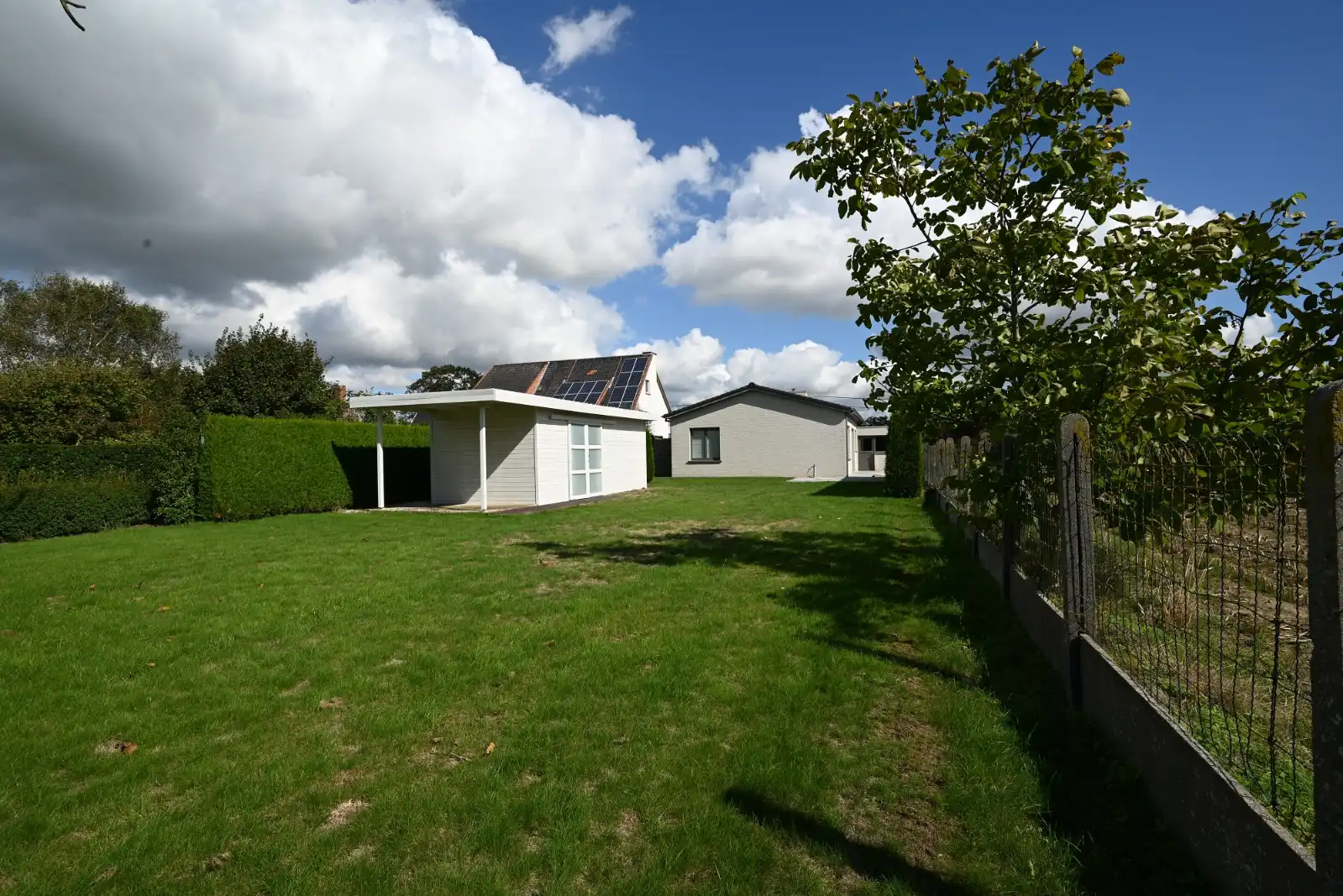 Prachtige vrijstaande bungalow met 3 slaapkamers en ruime tuin! foto 15