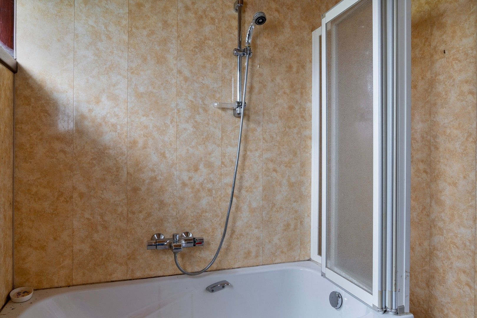 HEEL RUSTIG GELEGEN - TE RENOVEREN - WOONHUIS MET 4 SLPK, TUIN EN TUINBERGING foto 18