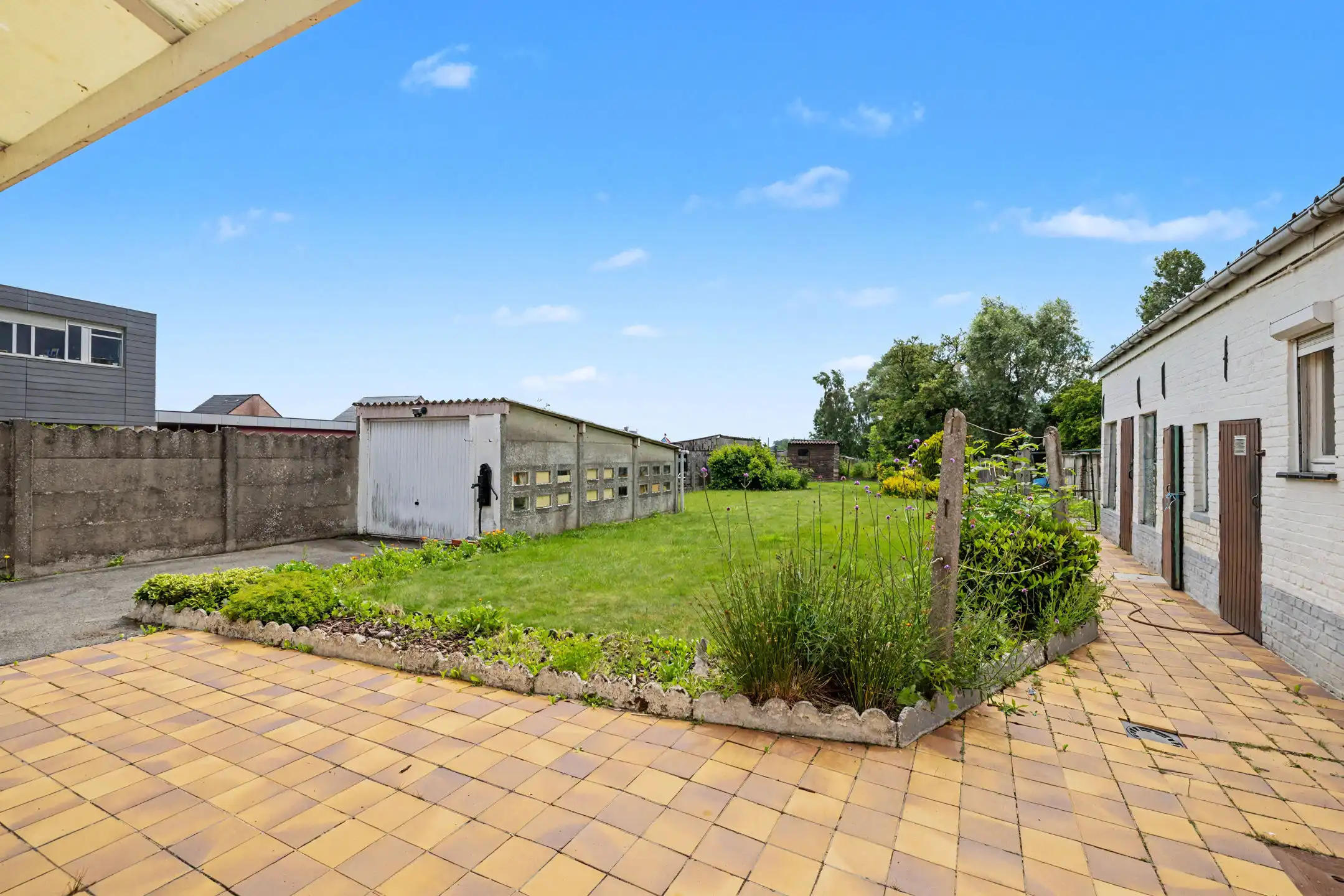 Charmante herenwoning met authentieke elementen, grote tuin en weide op 17a 70ca foto 28