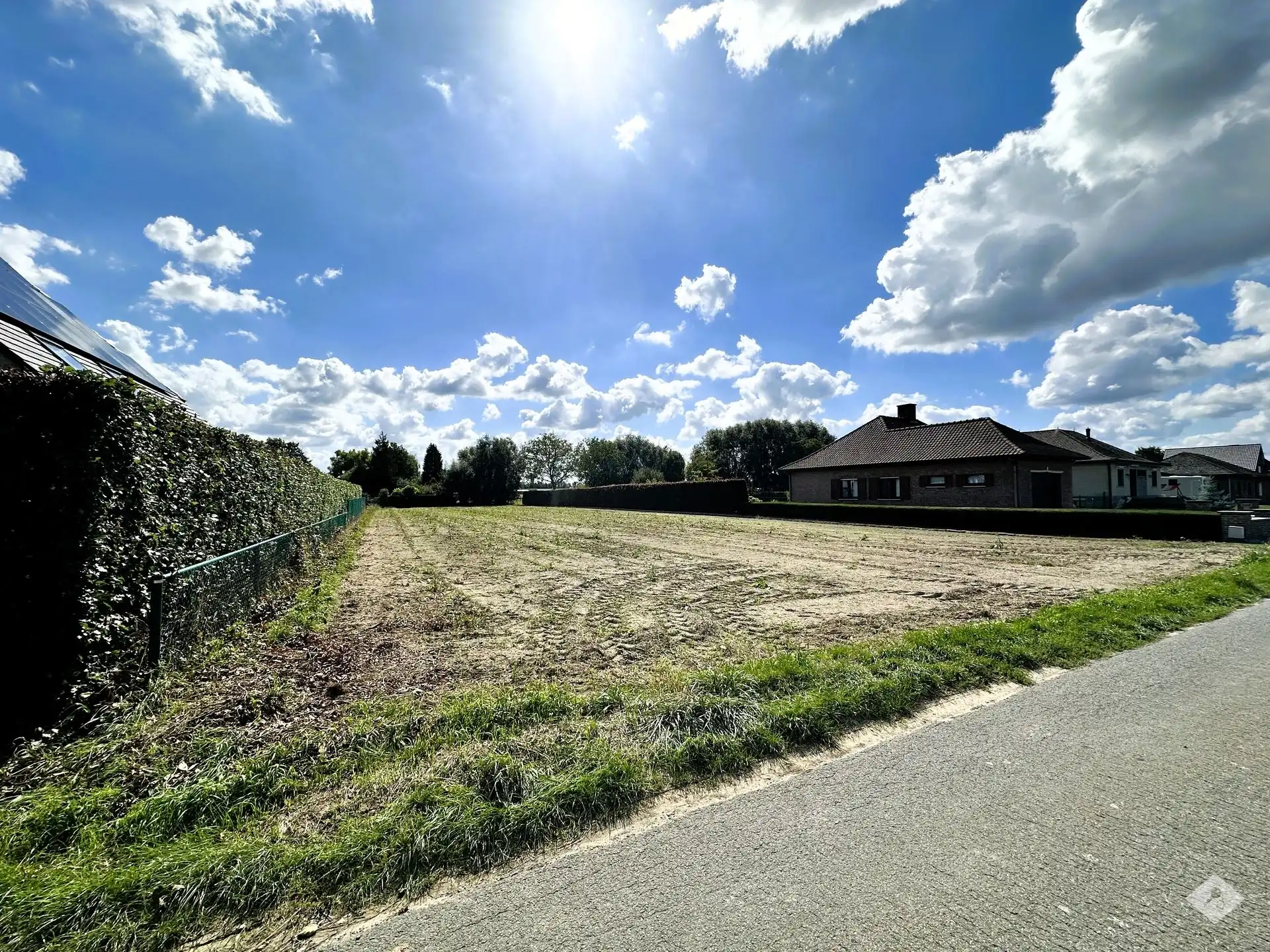 Ruim perceel bouwgrond voor open bebouwing op uitstekende locatie foto 3