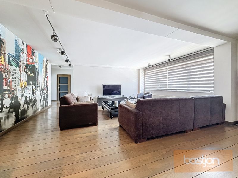 Instapklaar appartement met ruime garage foto 3