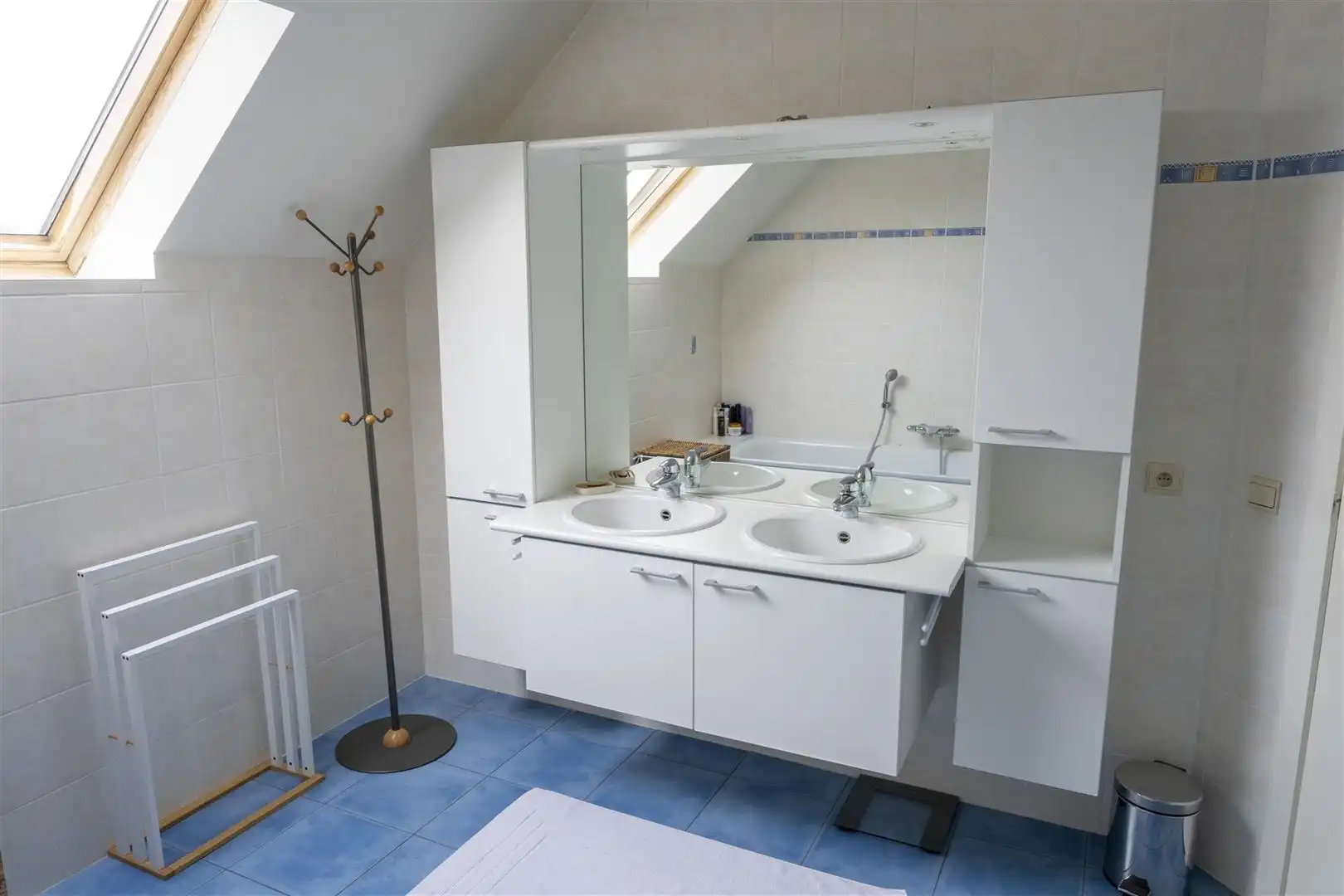 Kwalitatief afgewerkte woning met zonnige tuin, 3 slaapkamers en bureau. foto 23