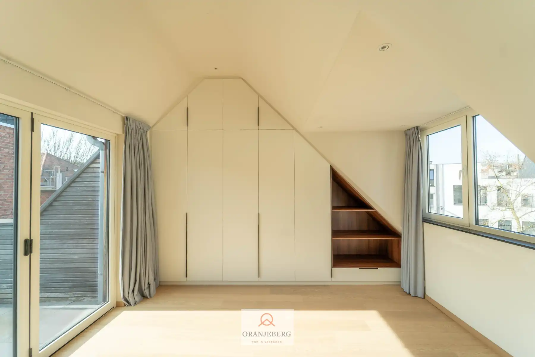 Charmant duplexappartement met terras nabij Sint-Annaplein foto 16