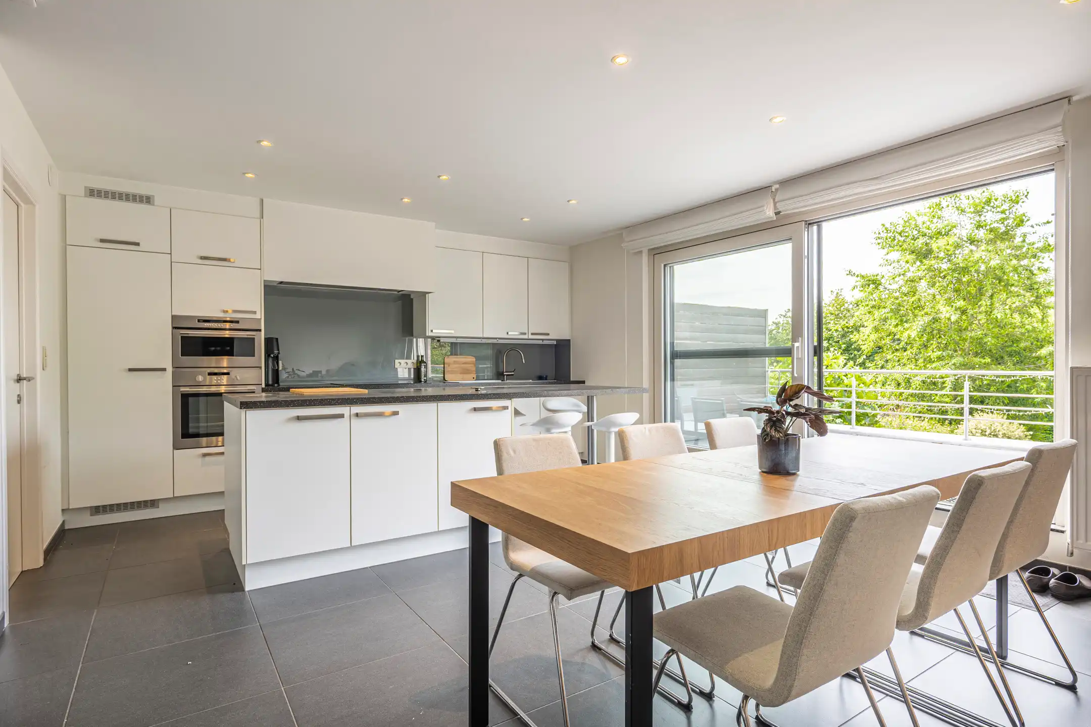 Appartement met 3 ruime slaapkamers en groot terras! foto 3