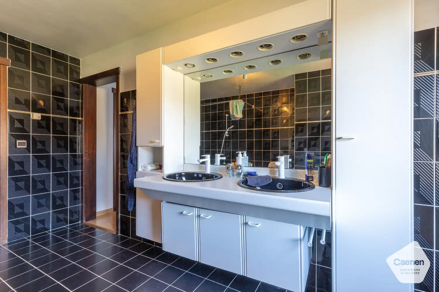 TOP GELEGEN VILLA MET 4 SLAAPKAMERS , GARAGE en onderhoudsvriendelijke tuin met tuinhuis foto 21