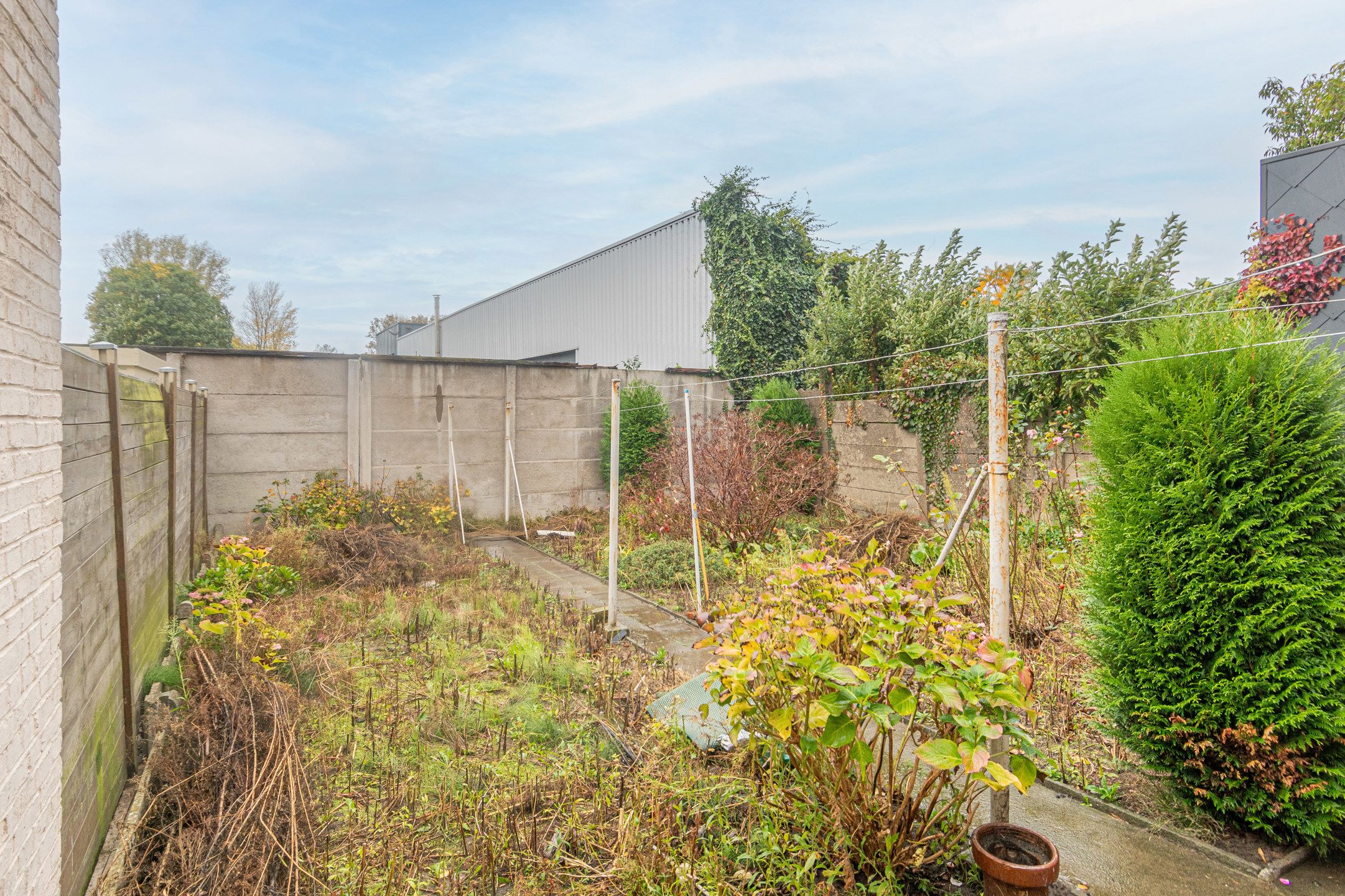 Ruime op te frissen woning met garage en tuin  foto 20