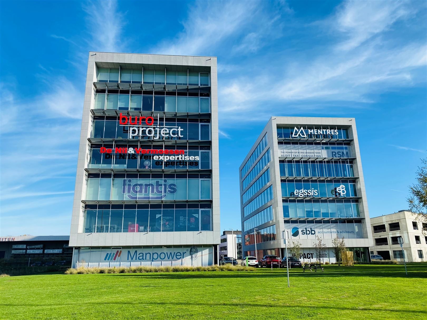 Instapklaar ingericht kantoor aan afriitencomplex Aalst foto {{pictureIndex}}