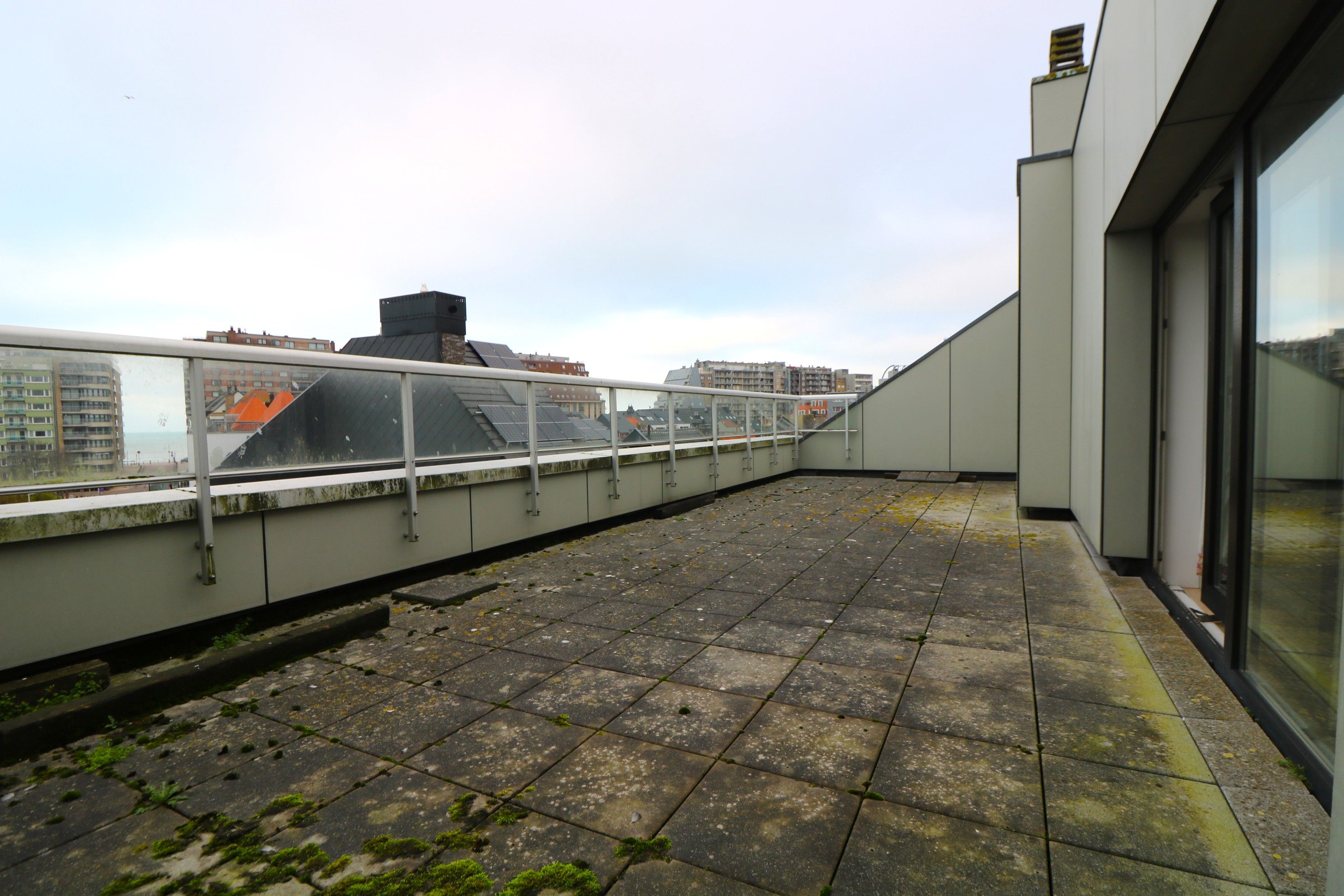 Zeer ruim appartement (139m²) met prachtig zicht op Leopoldpark, jachthaven en zee.  foto 14