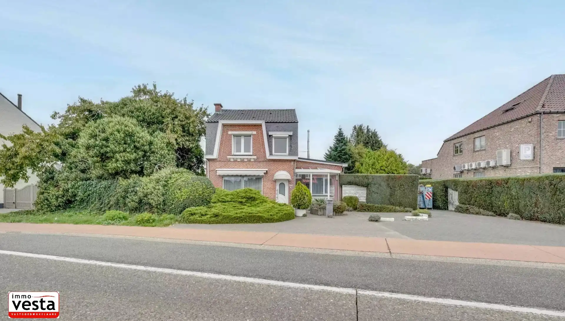 Op te knappen handelspand met mogelijkheid tot herbestemming foto 2