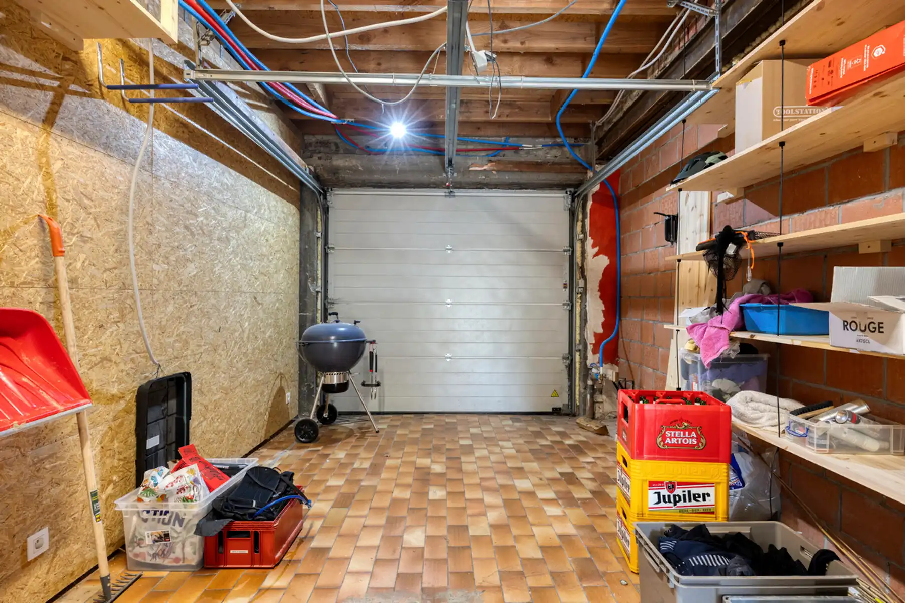 Ruime gerenoveerde centrumwoning met garage foto 16
