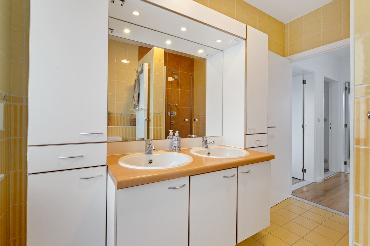 Gezellige bel-etage woning te koop in Hoevenen! foto 15