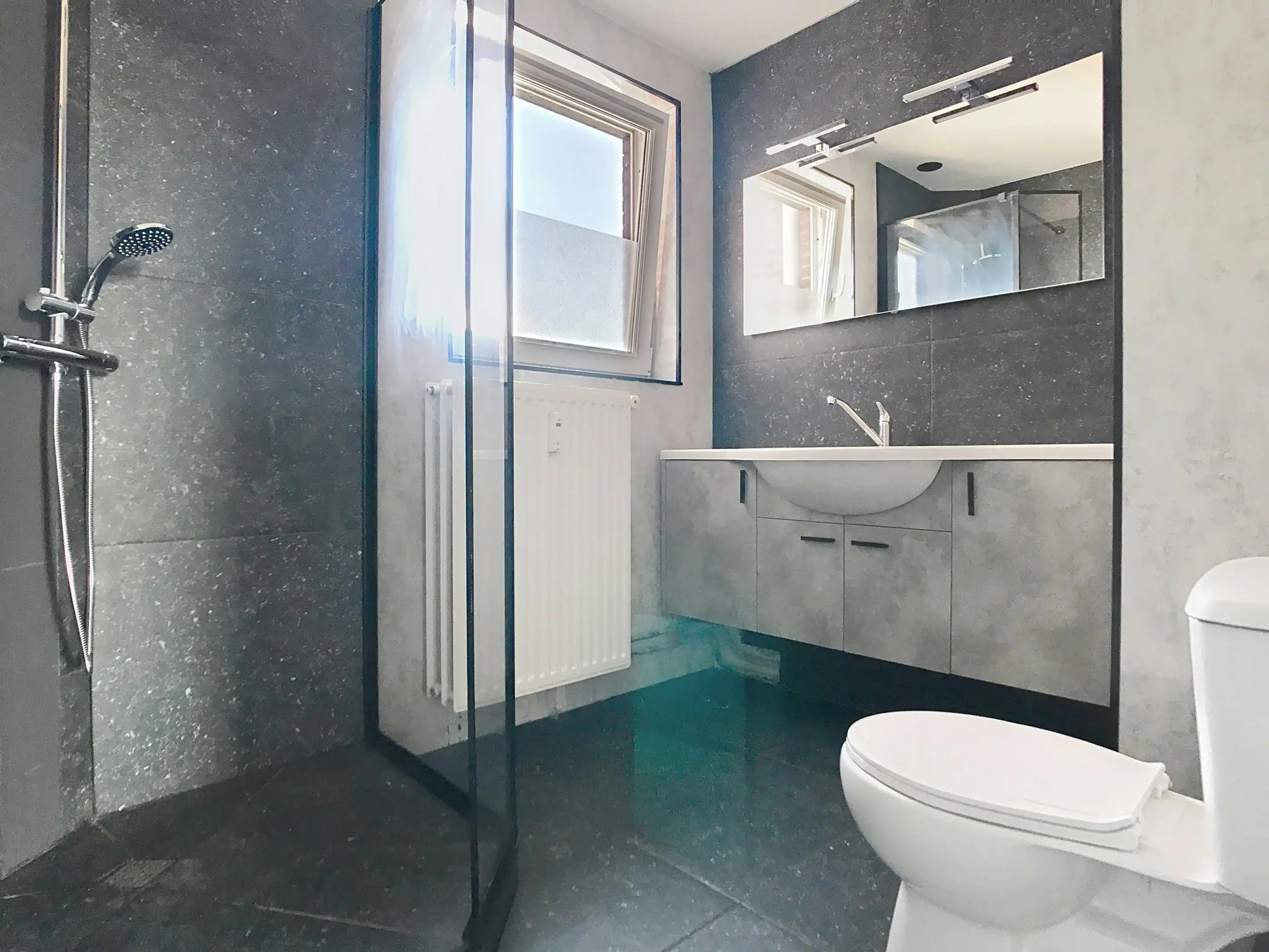 Gerenoveerd één slaapkamer appartement te koop in Antwerpen foto 11