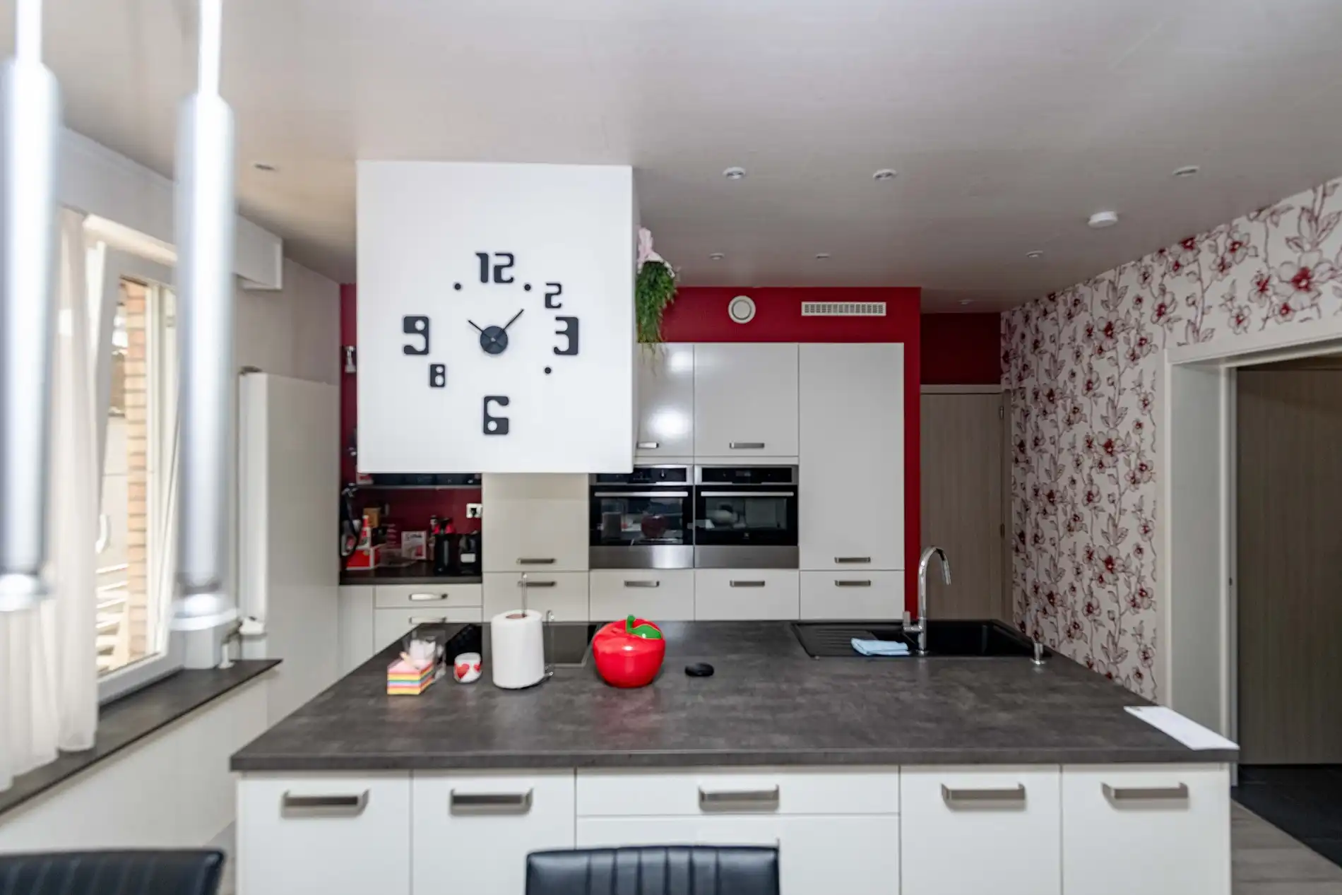 Ruim modern appartement met 3 slaapkamers en terras foto 4