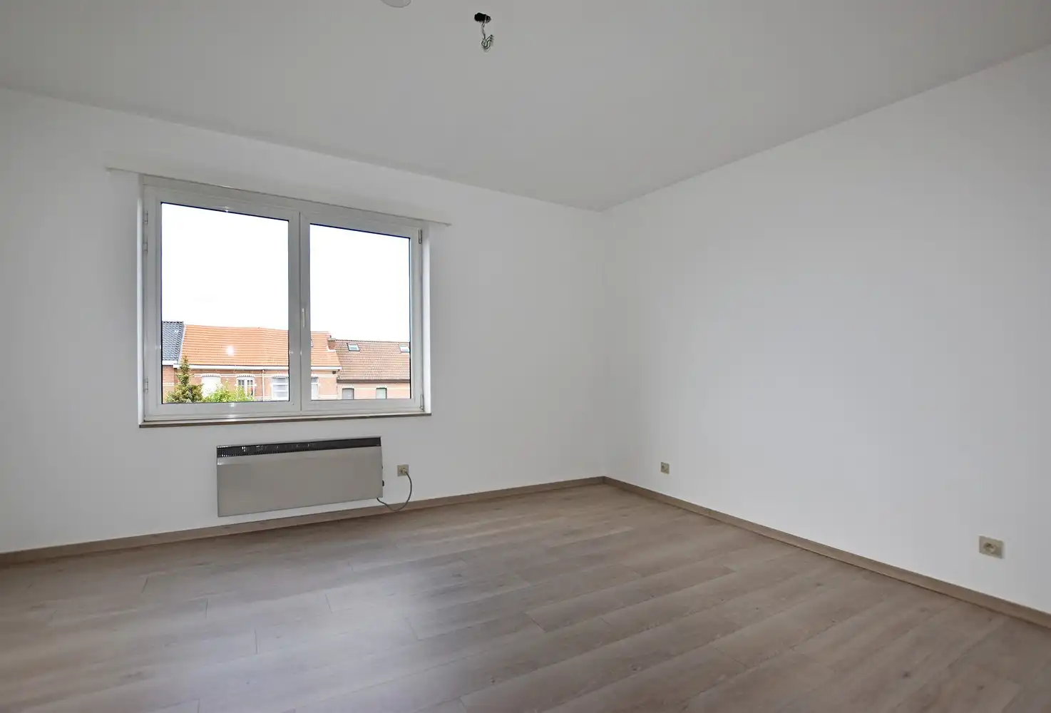 Mooi verzorgd appartement op de 2de verdieping links met terras in het centrum van Wijnegem. foto 6