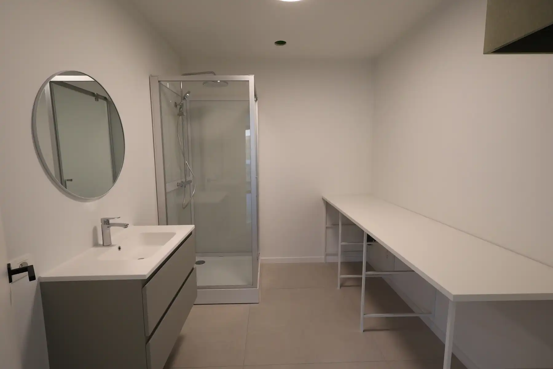 Een nieuwbouwwoning met 4 slaapkamers, tuin en garage. foto 7