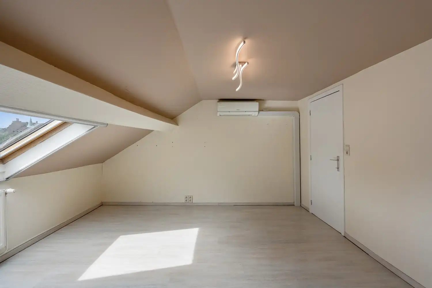 Gerenoveerde en energiezuinige woning met 4 slaapkamers en een tuin grenzend aan het Mariapark te Leuven! foto 23