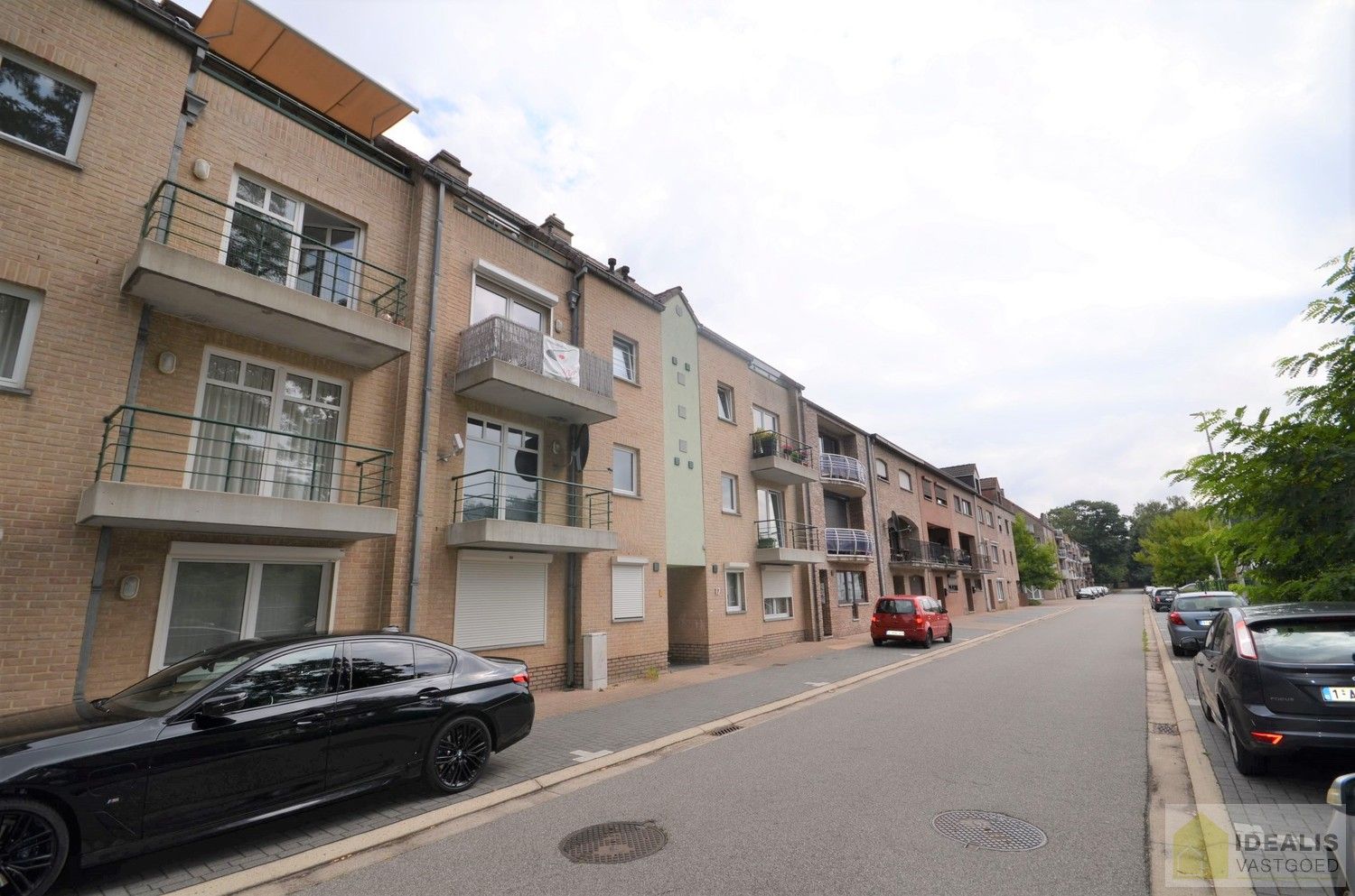 Idealis Vastgoed – Ruim duplexappartement met 4 slaapkamers in Genk op wandelafstand van Houthalen-Oost foto {{pictureIndex}}