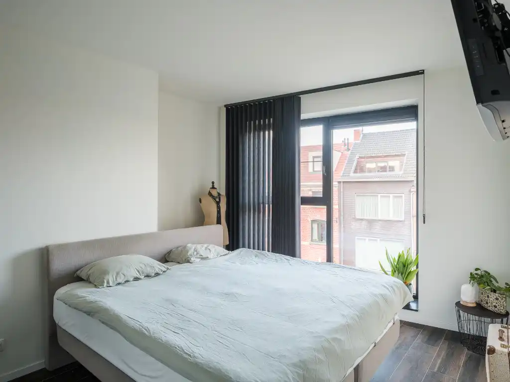 Ruim en lichtrijk dakappartement met twee slaapkamers, bureau en royaal zonneterras in de dynamische omgeving van de Nieuwe Voorhaven. foto 10