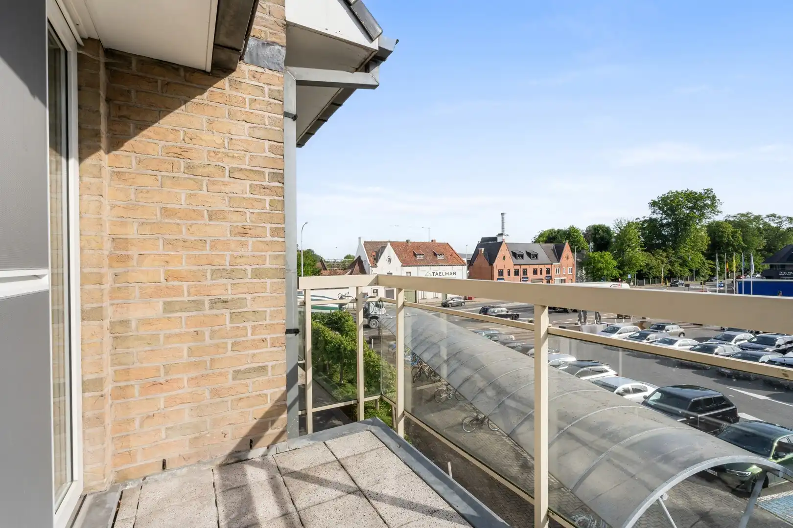 Instapklaar appartement met garagebox aan de markt van Olsene foto 5